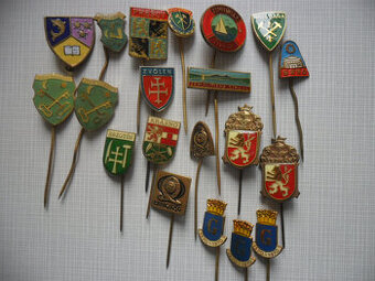 Odznaky s erbami miest a obcí ČSSR