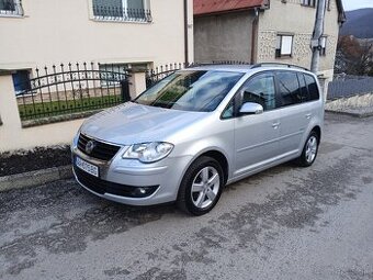 Volkswagen Touran 7-miestný