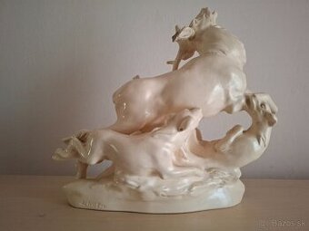 Keramická soška jeleňa