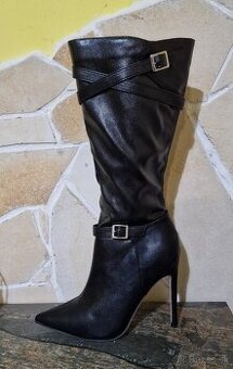 Predám dámske čižmy na vysokom opätku