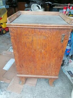 Predám starožitný nábytok.