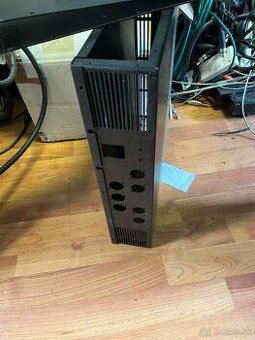 šasi skelet na zosilovač