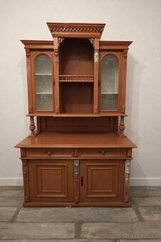 Starý drevený príborník / kredenc