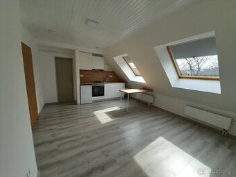 Štýlová podkrovná garsónka po rekonštrukcii