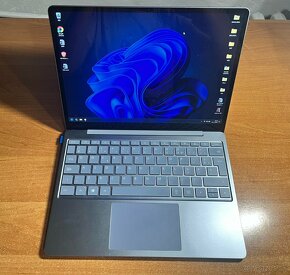 Surface Laptop Go  - 8gb/250gb