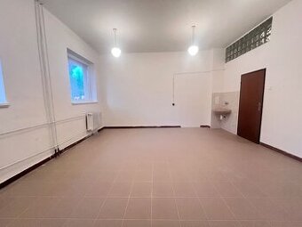 Na prenájom svetlý sklad 30,2 m2 - Banská Bystrica