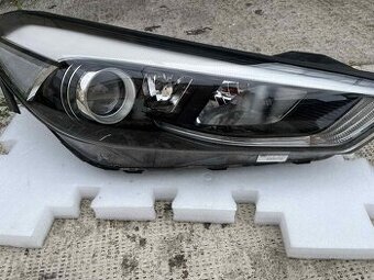 Hyundai Tucson Pravý predný svetlomet