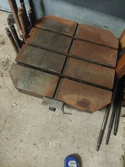 Predám masivny stol