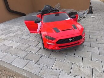 Autíčko - Mustang GT