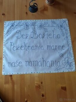 Vyšívaná kuchynská nástenka
