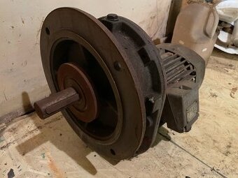 elektromotor s prevodovkou