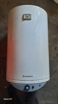 Plynový ohrievač vody.