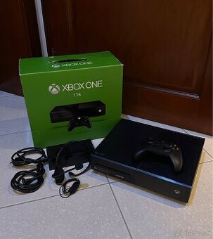 Xbox One 1TB - vel'mi málo používaná konzola