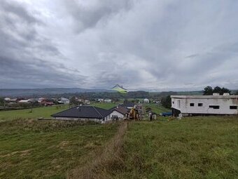 Váš nový domov začína tu, priestranný pozemok pod lesom v St