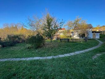 ZNIZENA CENA  Predam pozemok  916 m²  s chatkou a garážou