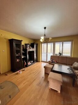 Veľkometrážny , trojizbovy byt v Čachticiach