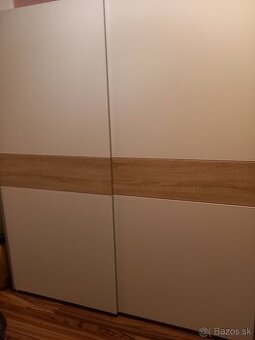 Šatníková skriňa