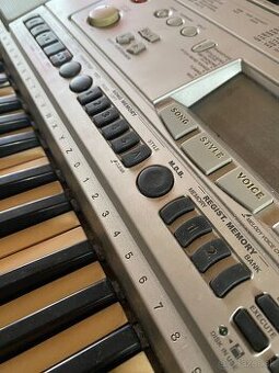 Predám Yamaha PSR-E313- digitálny keyboard