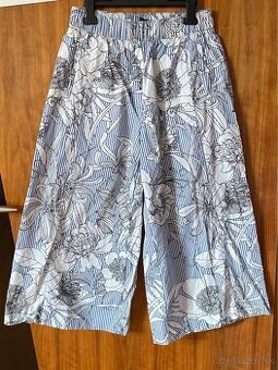 Zara modrobiele pásikavé krátke široké nohavice M 38