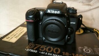 Nikon D7500 + objektívy, blesk