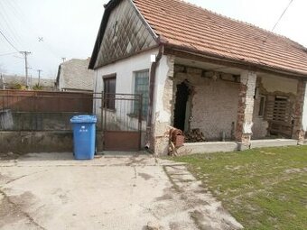 Znížená cena Na predaj starší rodinný dom v obci Holiare +