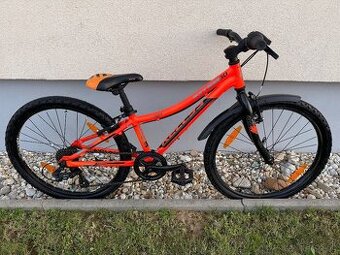 Krásny Kellys Kiter 30 – TOP stav + prilba ZDARMA