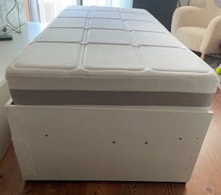 Postel s velkym uloznym priestorom  180 (2x90) x 200