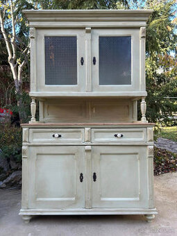 Vidiecky starožitný kredenc - K94