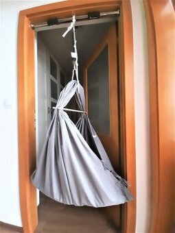 Hojdavak – sivý, po jednom dieťati, top stav + taška - 1