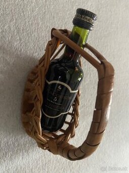 Košík s vínom Madeira