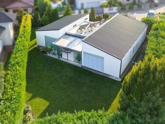 REZERVOVANÝ - Na predaj bungalov na pozemku 1043 m2 s komple