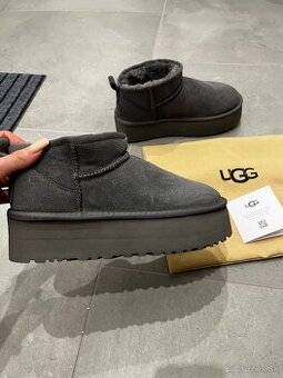 Dámske UGG čižmy