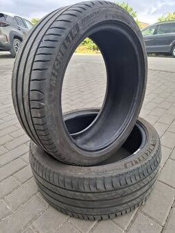 225/45 R18