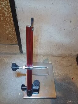 Centrovacia stolica / rameno