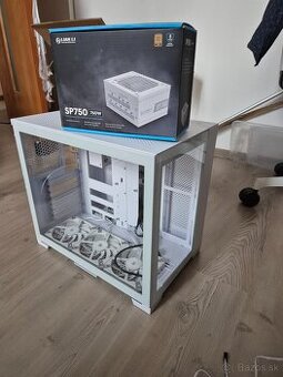 LIAN LI 011 DYNAMIC MINI + Lian Li SFX SP750W