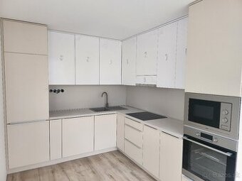 Novo-zrekonštruovaný 3- izbový byt nad Jazerom