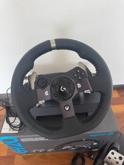 Logitech G920 Driving Force a Logitech Driving Force Shifter