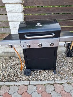 Predam plne funkčný , velmi zachovaly plyn gril CHAR - BROIL