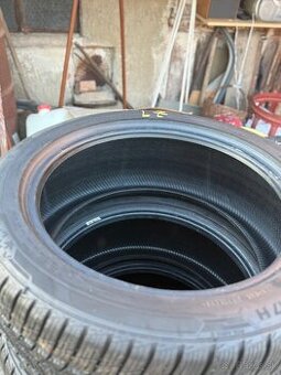 Predám zimné gumy 245/45