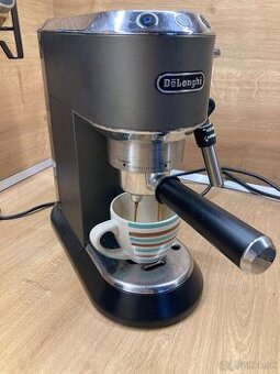 Delonghi Dedica EC658.BK pakovy kavovar cierny