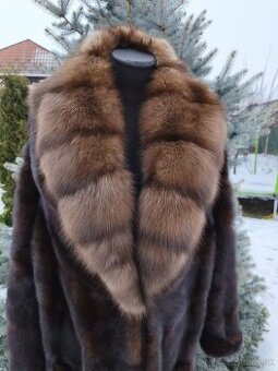 Luxusný norkový kožuch . Golier zo soboľa