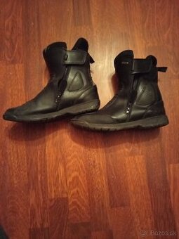 Predám motorkárske topánky