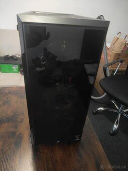 Corsair iCUE 220T RGB Tempered Glass čierna , Front Panel Te