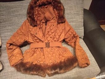 Dámska zimná bunda karamelovej farby