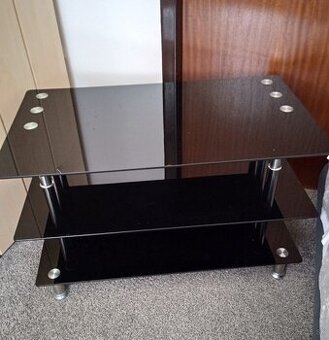 Stol pod TV