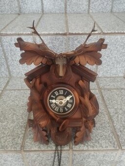 Kukučkove hodiny,žehlička na uhlie, monchichi,gitara cremona