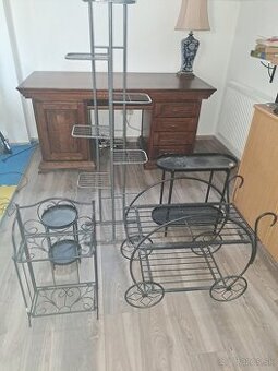 Kovové stojany na kvety