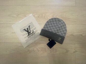LV čiapka