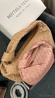 Bottega Veneta kabelka skladom