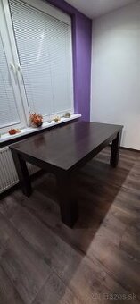 Jedálenský stôl